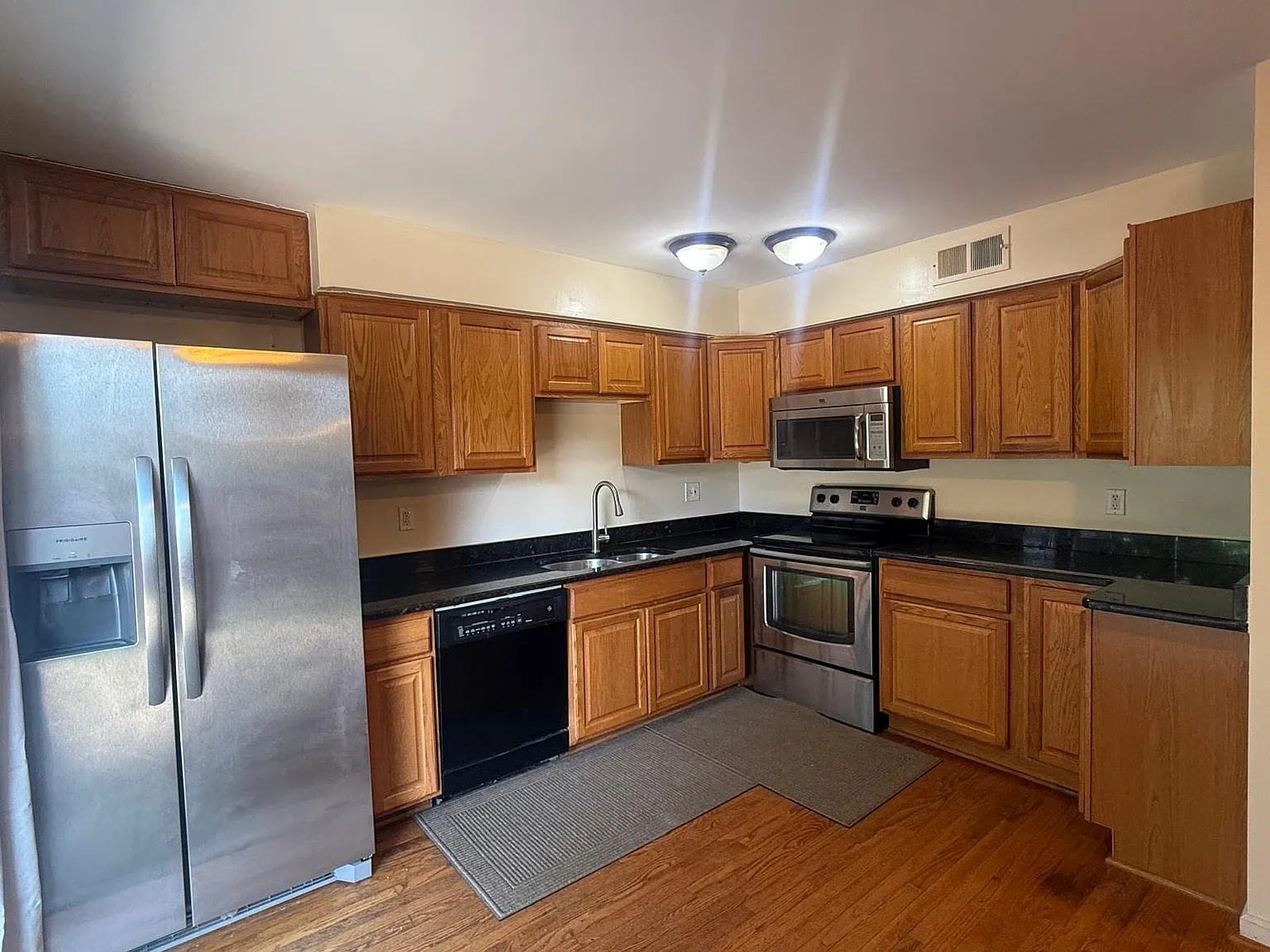 4 bed, 2800 sqft, $900 — Photo 4