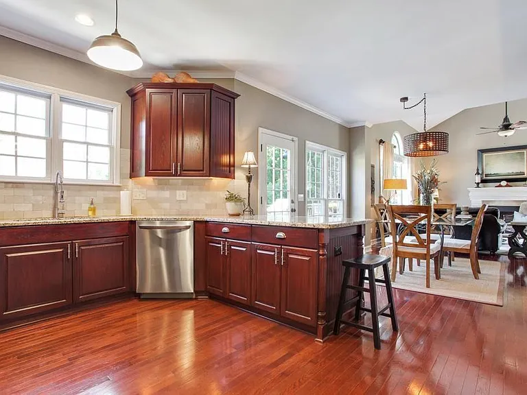 2080 N Bethany Creek Dr — Photo 2