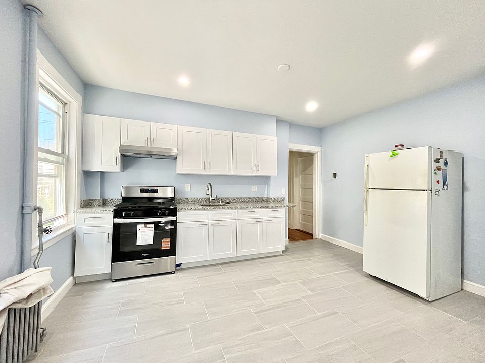 1st image of 300 Summit Ave #1