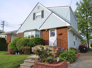 211 Seidman Ave, Staten Island, NY 10312