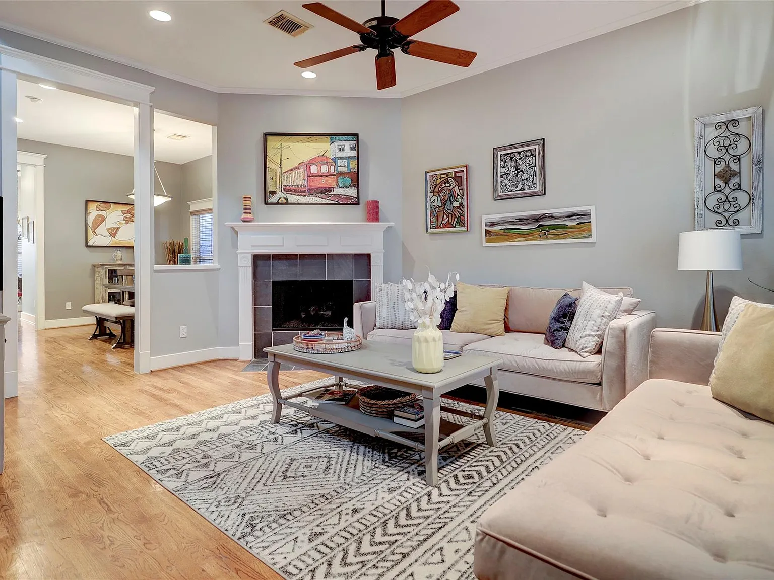 3 bed, 2.5 bath, 1946 sqft, $5,300 — Photo 2