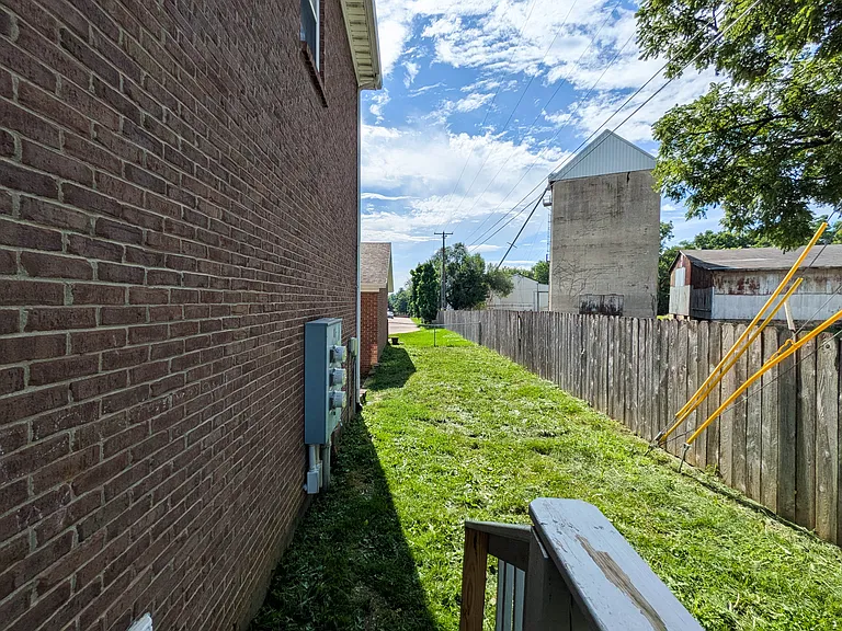 102 Park St — Photo 4