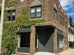 $1085 1 BR, 1 BA Apartment, Heat Included, Free Laundry - 1603 N Van Buren, Milwaukee, WI 53202
