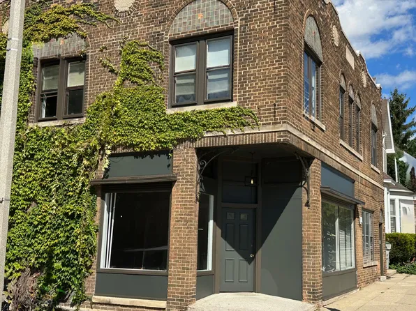 $1085 1 BR, 1 BA Apartment, Heat Included, Free Laundry - 1603 N Van Buren, 1603 N Van Buren St APT 2, Milwaukee, WI 53202