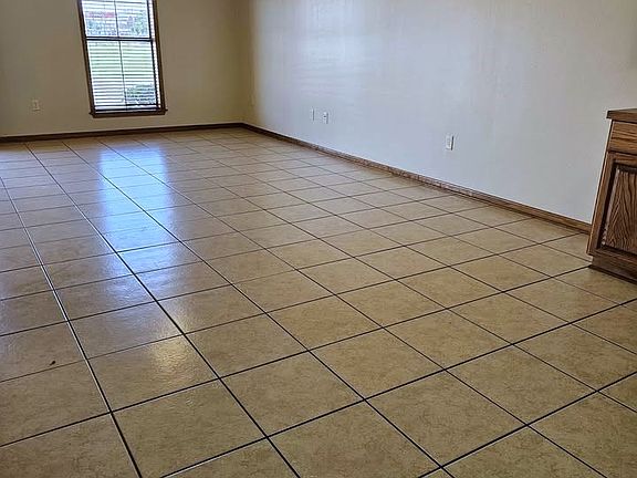 4th image of 1810A Garland Dr