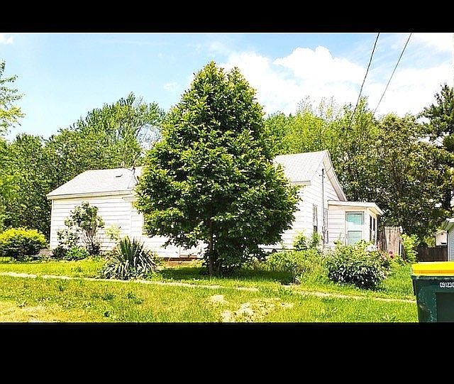 1st image of 122 W Wait St