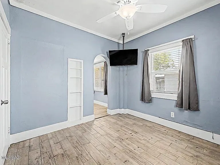 825 E Helen St — Photo 17