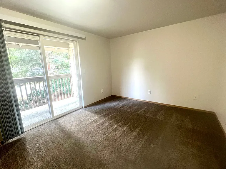 Westwood Park Apartments — Photo 7