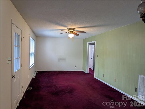 5th image of 903 Sterling Dr
