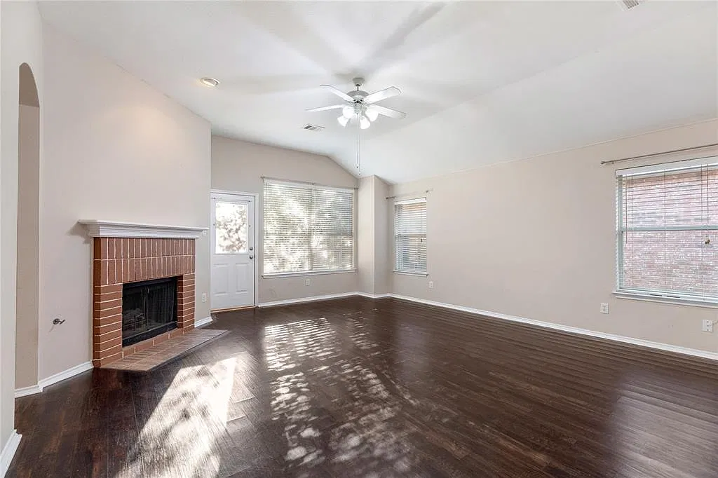 3 bed, 2.0 bath, 1911 sqft, $1,750 — Photo 3