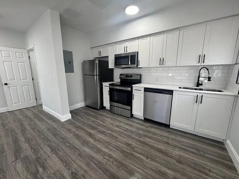 6877 Abbott Ave Miami Beach, FL 33141 — Photo 5