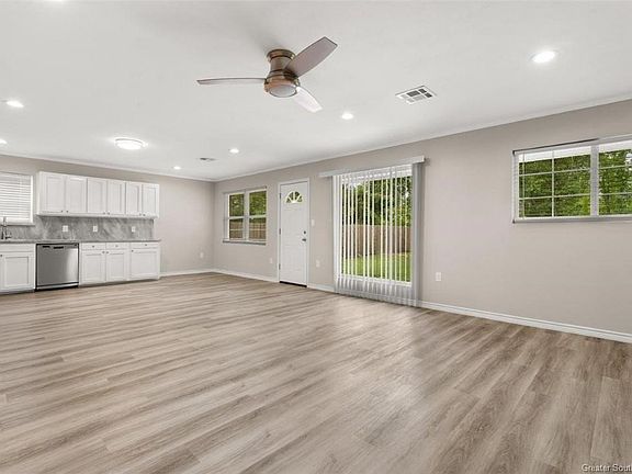 4th image of 3924 Sarah Dr