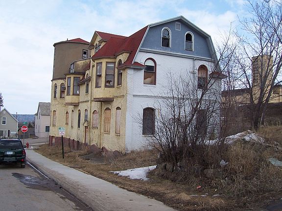 2nd image of 204 E Camp St