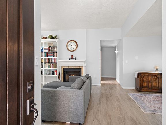 4th image of 7444 Burlison Dr NE