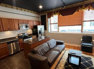 136 S 8th St #2, Philadelphia, PA 19107