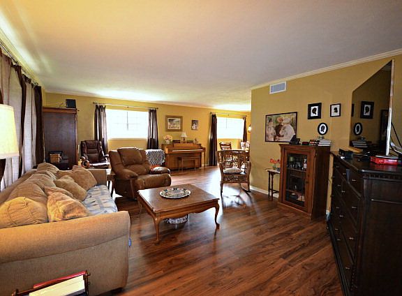 4th image of 5725 Derby Ln