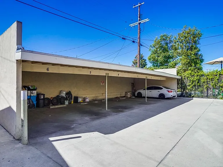 Gated, MidCentury MultiFamily Property near Metro Access and Victoria Park — Photo 1