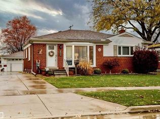 28942 Grant St, Saint Clair Shores, MI 48081