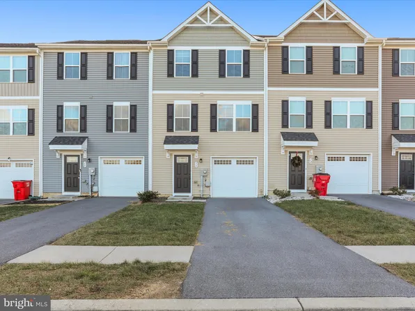 16 Rhea Dr, Martinsburg, WV 25403