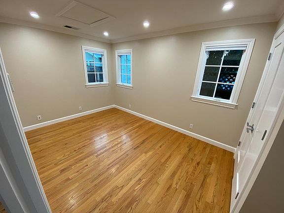 4th image of 1923 Jefferson Ave #B