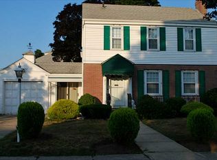 211 Ausdale Rd, Cranston, RI 02910