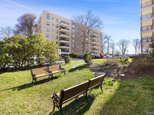 25 Stewart Place #615, Mount Kisco, NY 10549