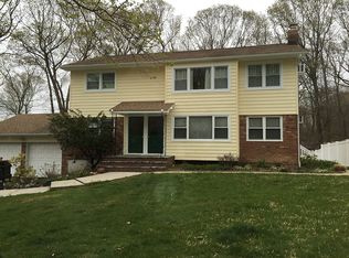 3 Antoine Ct, Huntington, NY 11743