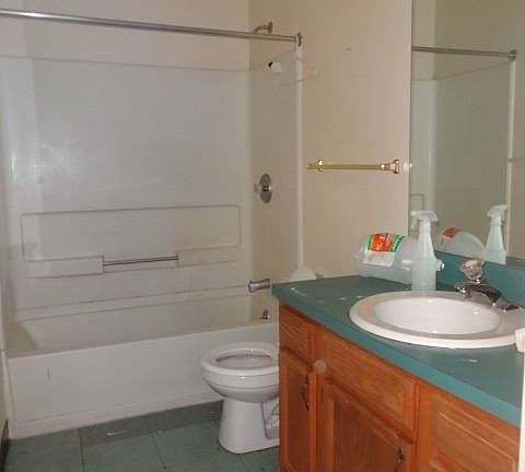 3rd image of 661 E 125th St