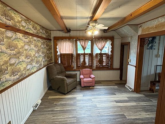 4th image of 921 Harding Ave
