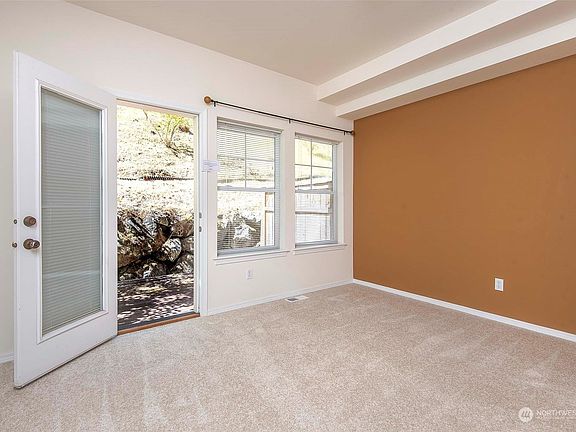 5th image of 5300 Glenwood Avenue #L-1