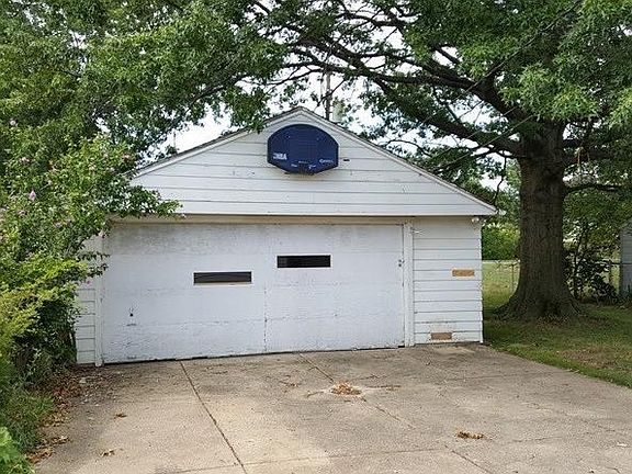 4th image of 708 E 315th St