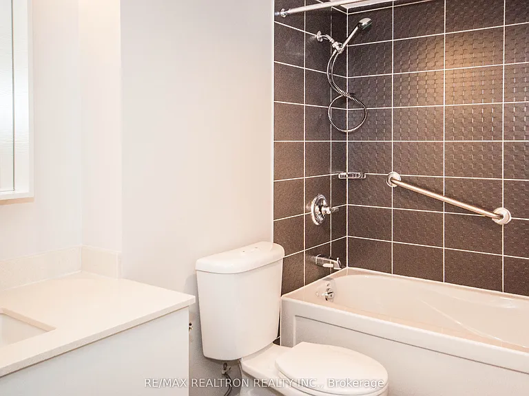 253 S Park Rd #702 — Photo 16