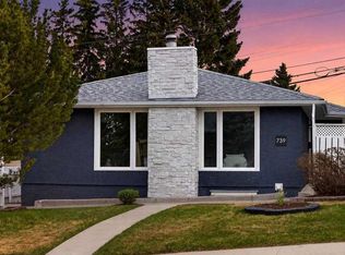 739 NE Sabrina Rd SW, Calgary, AB T2W0P4