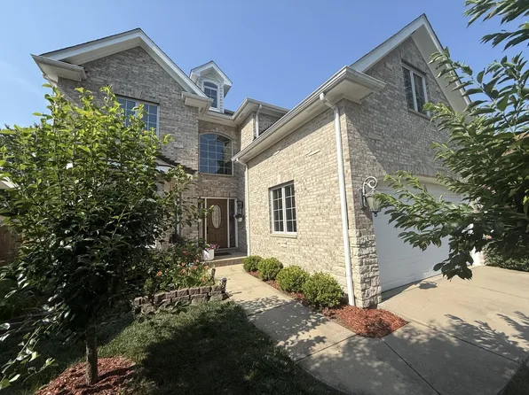 114 E 56th St, Westmont, IL 60559