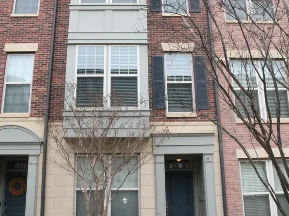 843 Regents Sq #354, Oxon Hill, MD 20745