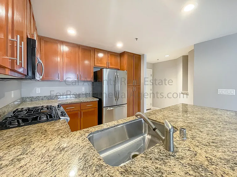 423 7th St #602 — Photo 3