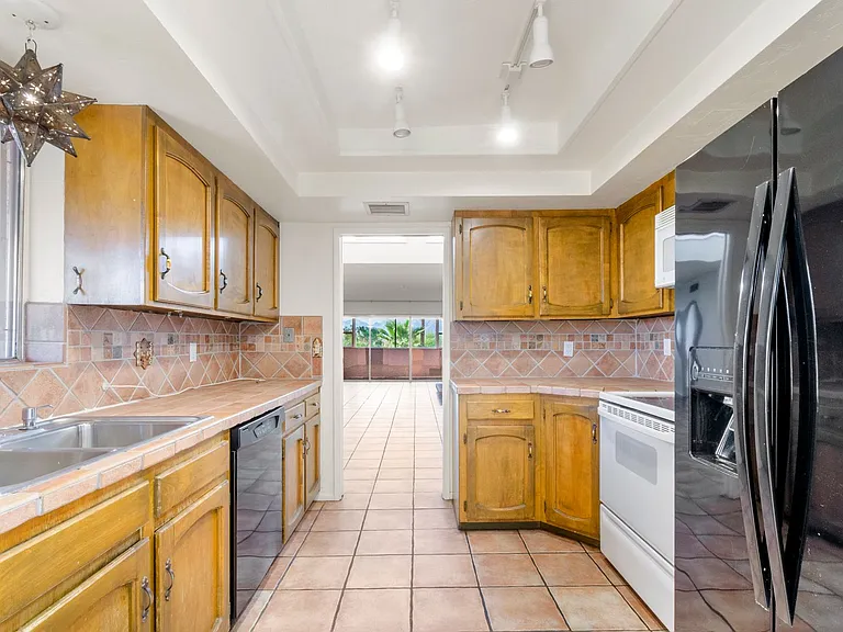 524 N Dodge Blvd — Photo 9
