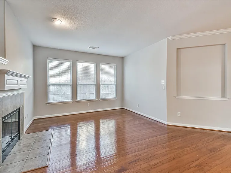 9506 Gramond Hall Ct — Photo 6