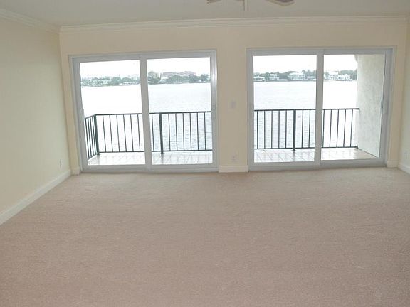 5th image of 230 Sunrise Ave #104