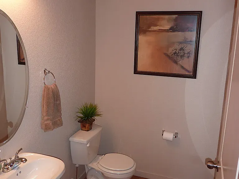 Main Level 1/2 Bathroom