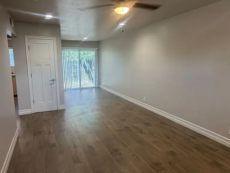 578 N Brown St — Photo 3