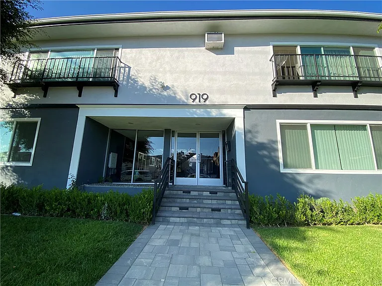919 E Acacia Ave #E — Photo 10