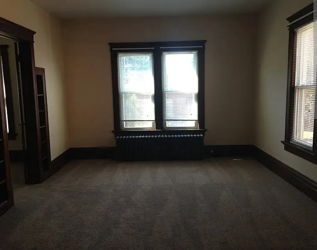 2 bed, 2000 sqft, $1,350 — Photo 2