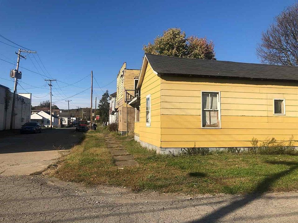 2nd image of 525 8th St W