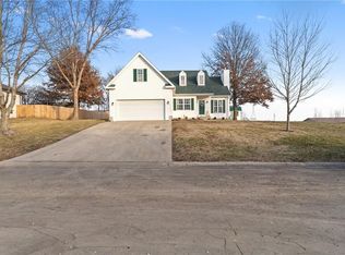 511 Santa Fe Dr, Gower, MO 64454