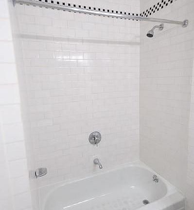 4th image of 1376 York Ave