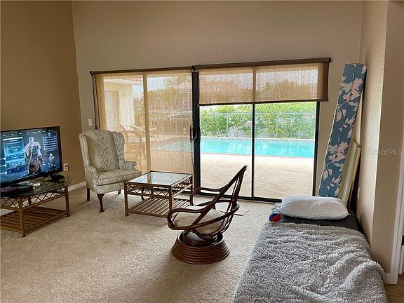 3rd image of 722 Santa Margerita Ln