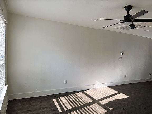 4th image of 400 Lansing St