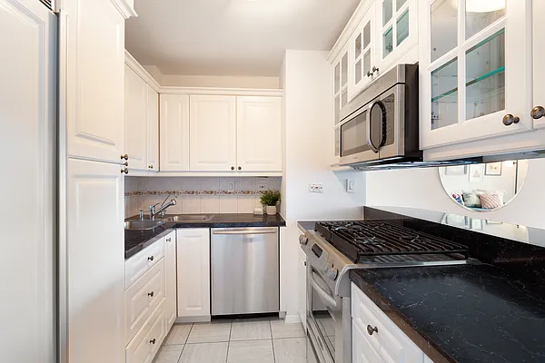 Rented by Brown Harris Stevens | media 18