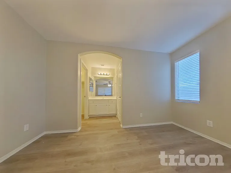 2114 S 114th Ln — Photo 8